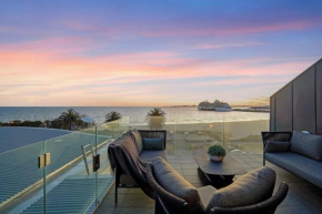 Stylish Bay-Side Executive Apt w parking